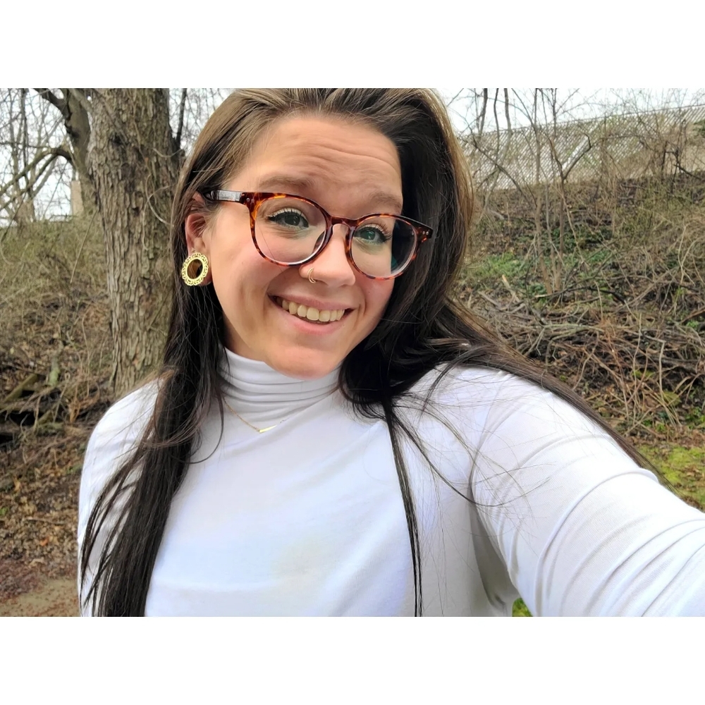 Meet your Posher, April